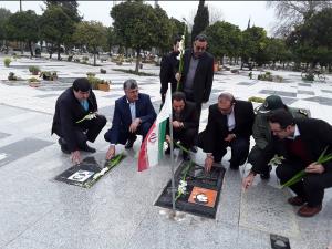  ادای احترام و تجدید میثاق مدیر کل و کارکنان شیلات مازندران با شهدا به مناسبت دهه مبارک فجر