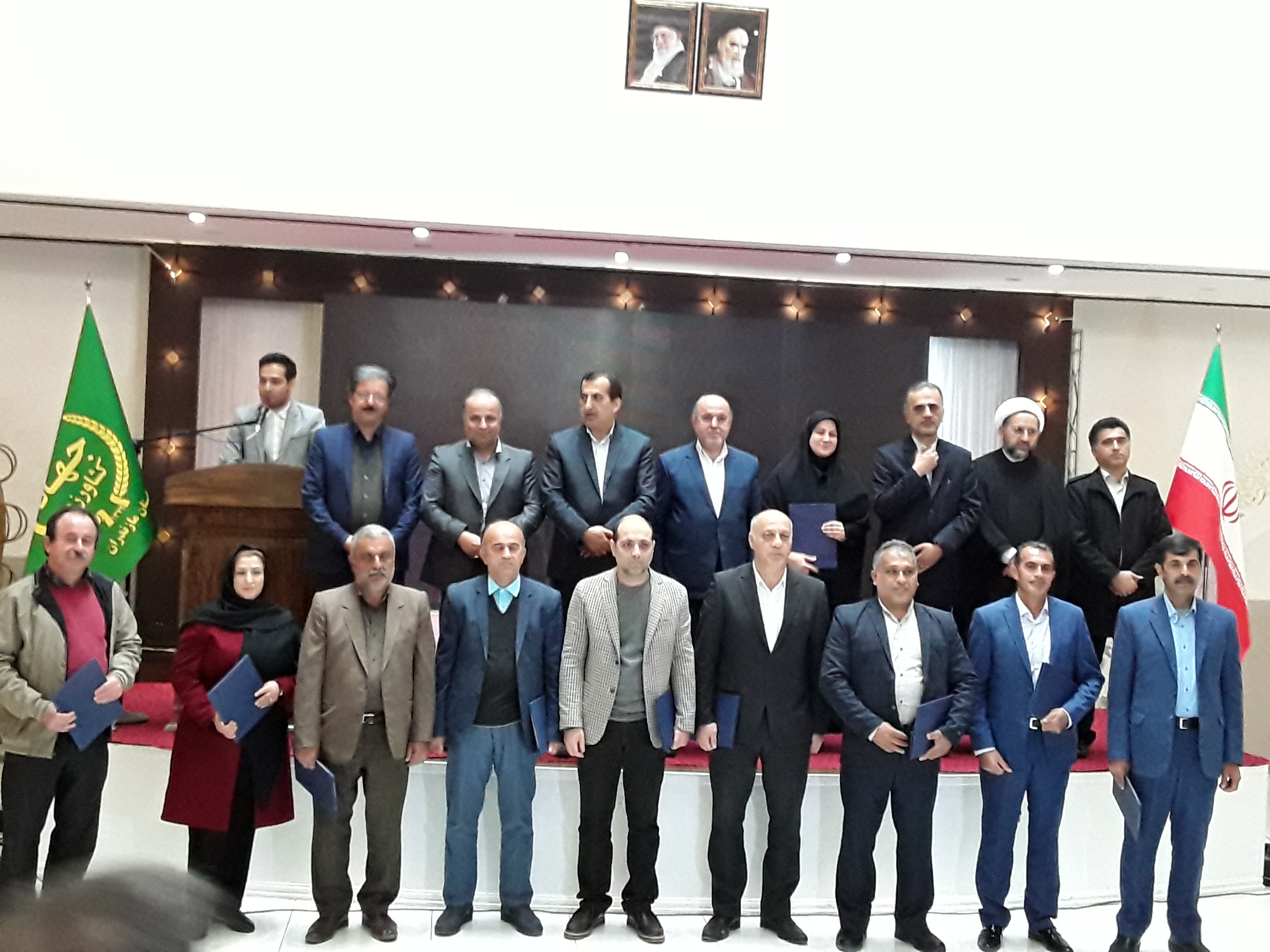 در همایش تقدیر از نمونه های تولید کننده بخش کشاورزی استان مازندران ازسه نمونه ملی وسه نمونه استانی بخش شیلاتی هم تجلیل شد