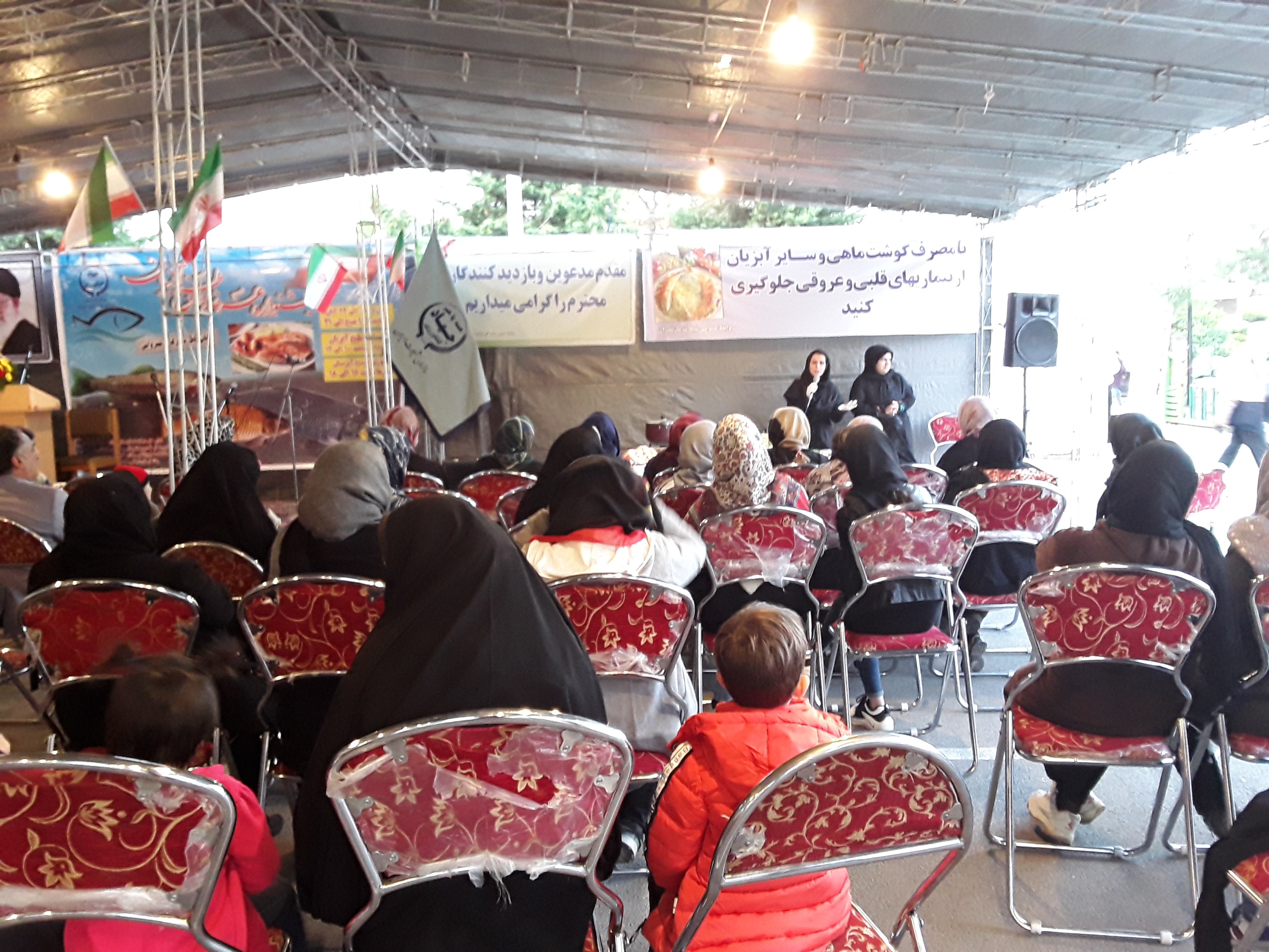 شرکت 35 نفرازبانوان شهرستان بابل درکلاس آموزشی طبخ ماهی دراولین روز جشنواره