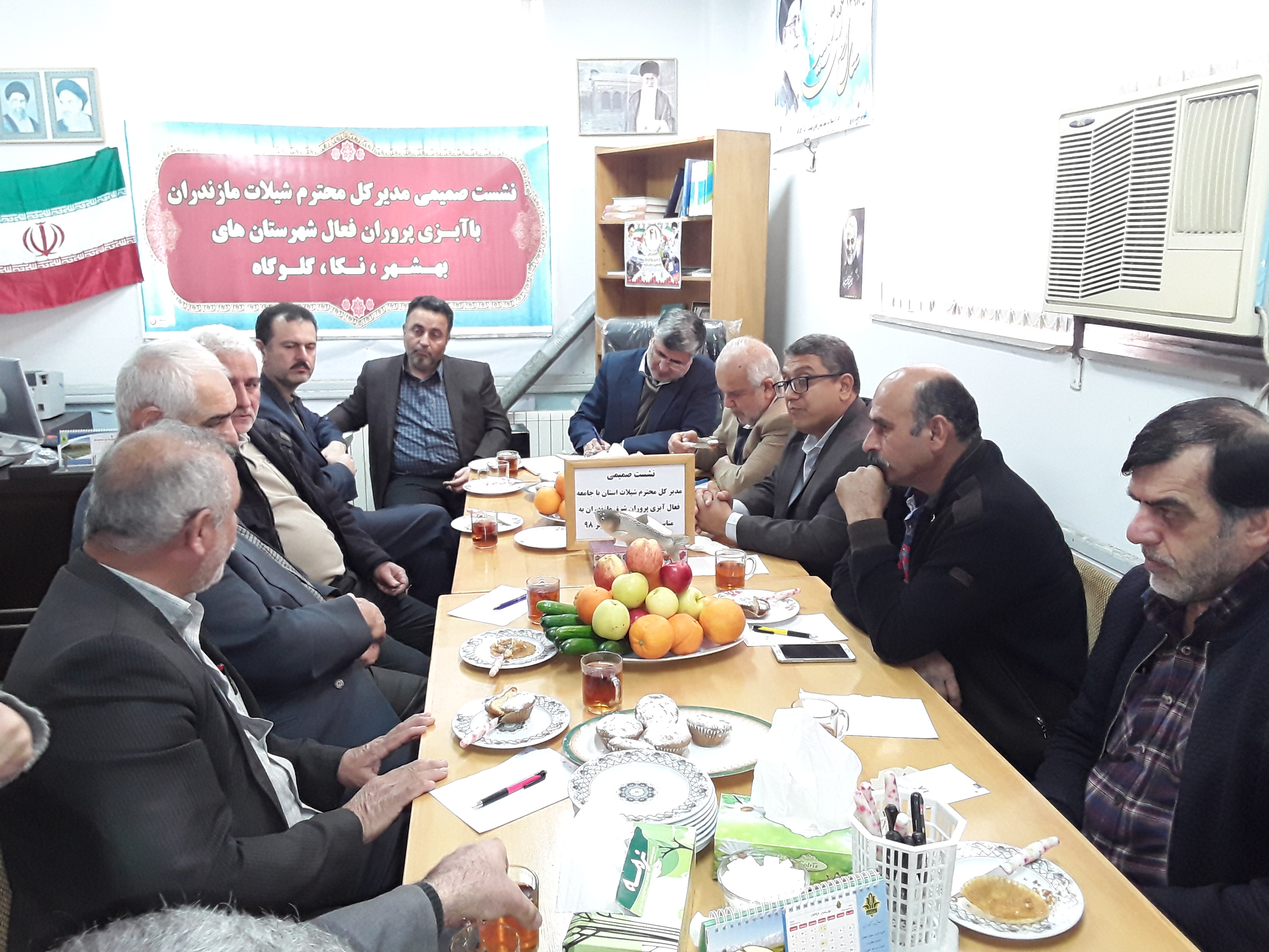 نشست صمیمی مدیرکل شیلات مازندران با آبزی پروران فعال شهرستان‌های بهشهر، نکا و گلوگاه به مناسبت دهه مبارک فجر