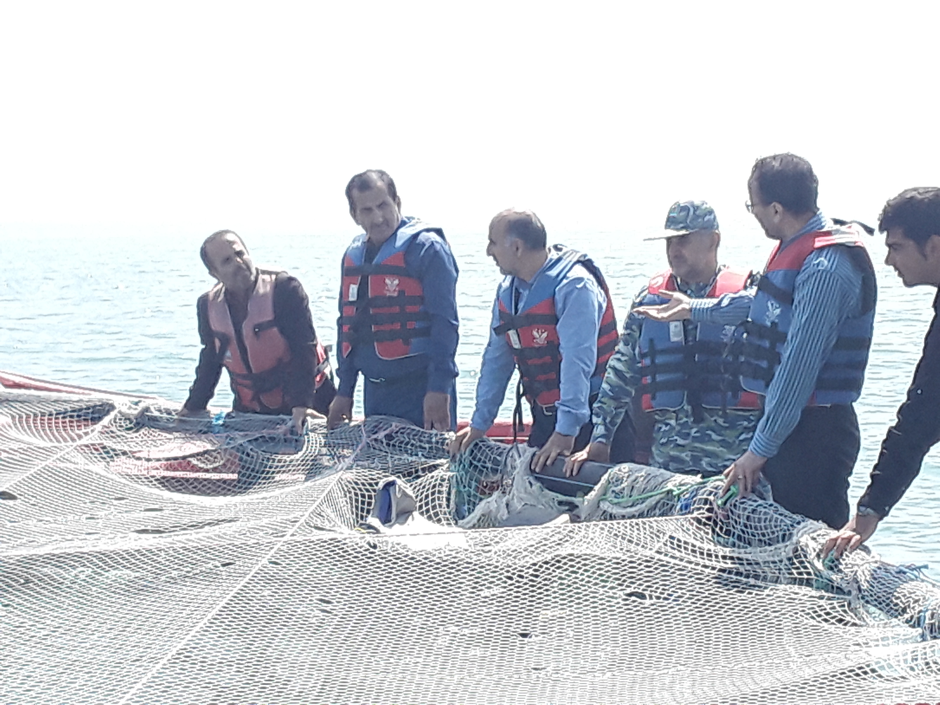   رﺋیس سازمان دامپزشکی کشوردربازدید ازپرورش ماهی درقفس درنوشهرگفت: شرایط تولید ماهی درقفسهای دریایی (بهداشتی وکیفیت) برای صادرات  مهیا است