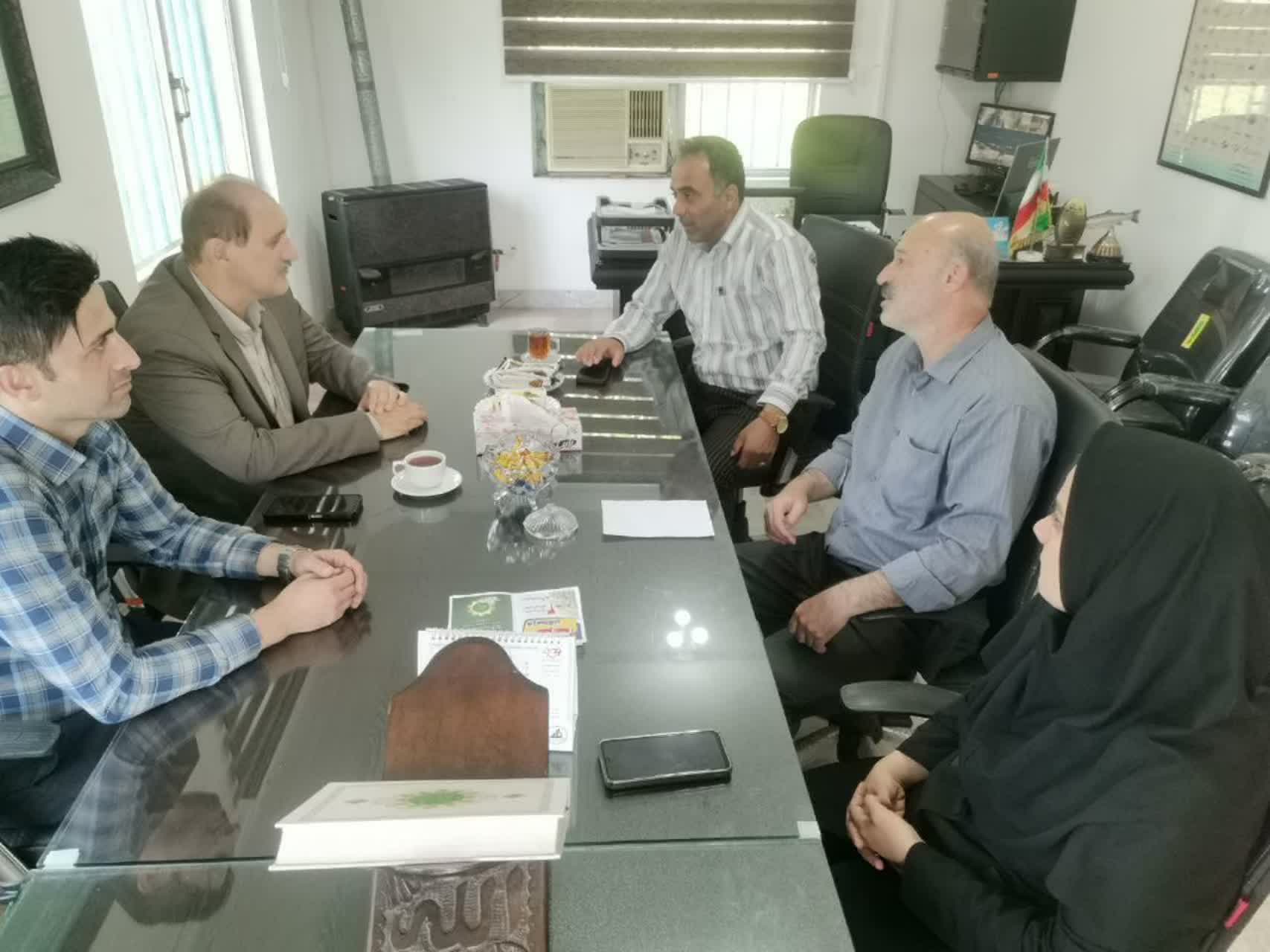 نشست هم‌اندیشی مدیر جهاد کشاورزی تنکابن با رئیس شیلات تنکابن برگزار شد
