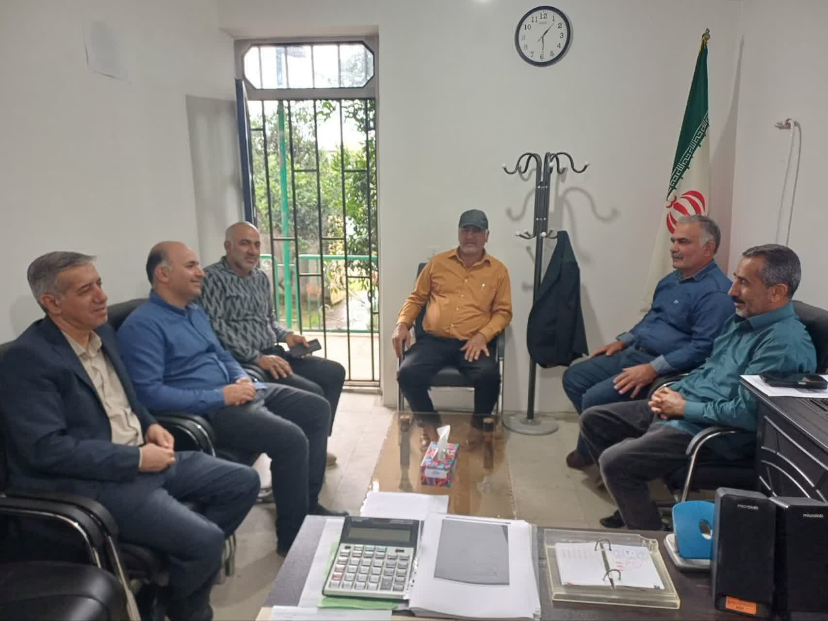  جلسه توجیهی رعایت قوانین صید و فعالیت در استخرهای تکثیر طبیعی در اداره شیلات جویبار برگزار شد